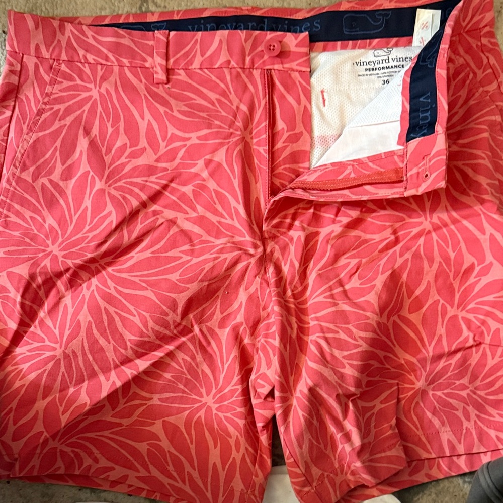 Vineyard Vines Women's Coral Patterned Shorts